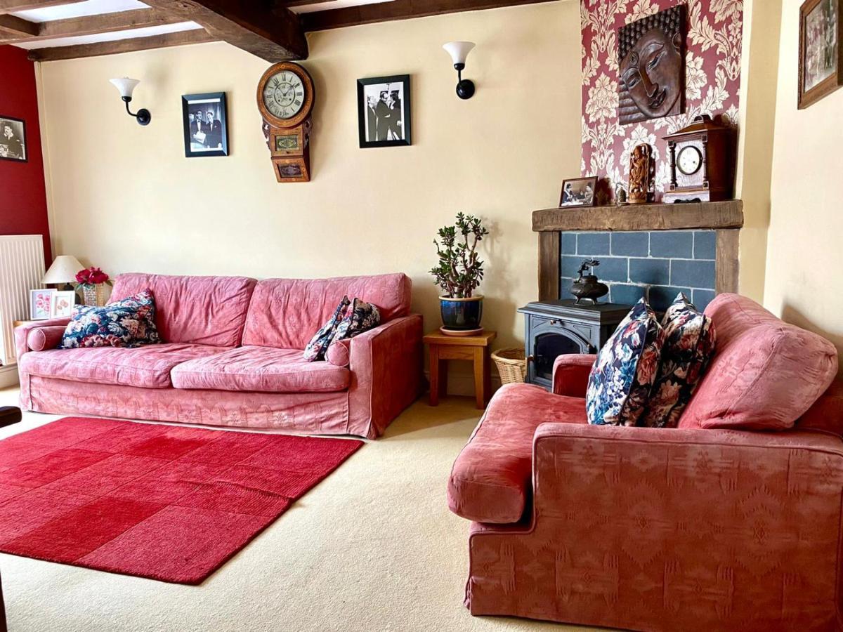 Mid-Wales Farmhouse, Swimming Pool, Tranquil Countryside Views, Sleeps 14 Meifod Exterior foto